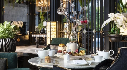 アフタヌーンティー体験｜シンドーン ケンピンスキー バンコク｜フォトジェニックなツリー型スタンドが人気のホテル